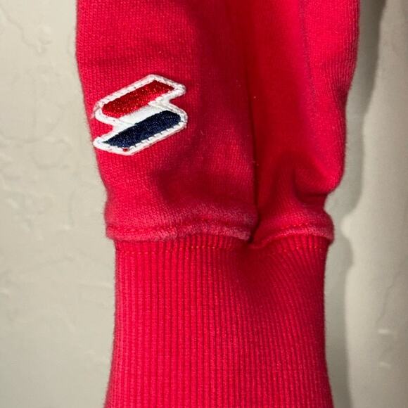 Superdry Women’s Graphic Boxy Hooded Cropped red Sweatshirt - Picture 6 of 7